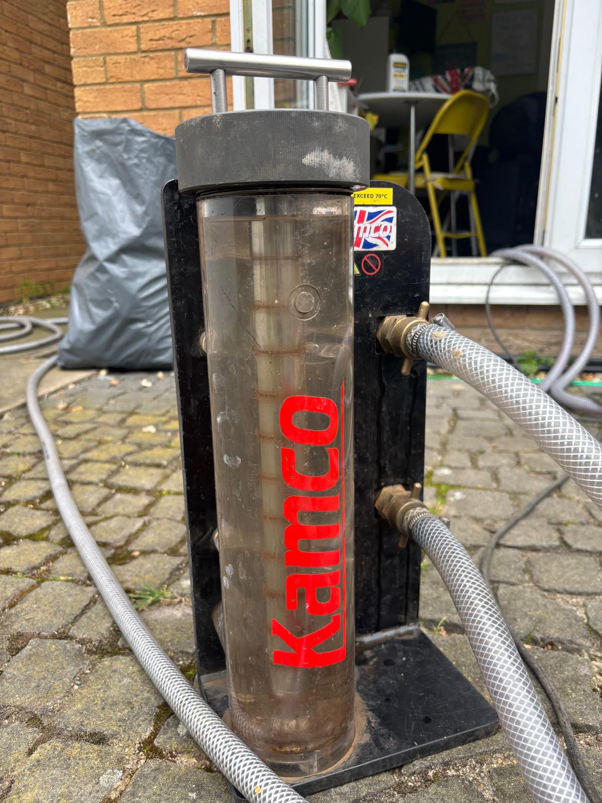 Kamco flushing machine in full operation during a central heating power flush