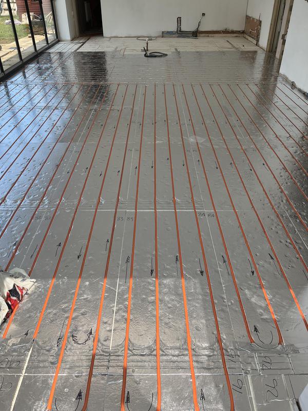 Underfloor heating pipe installation with Barrytherm insulation